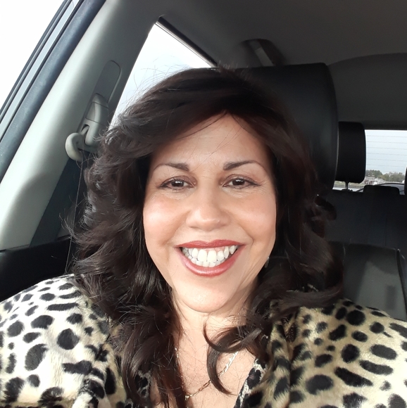 Meet your Posher, Debra - Picture 5 of 12